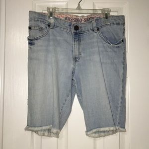 Light wash jean Bermuda shorts
